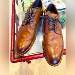 Mens Size 8 Banana Republic Dress Shoes (worn once!!)